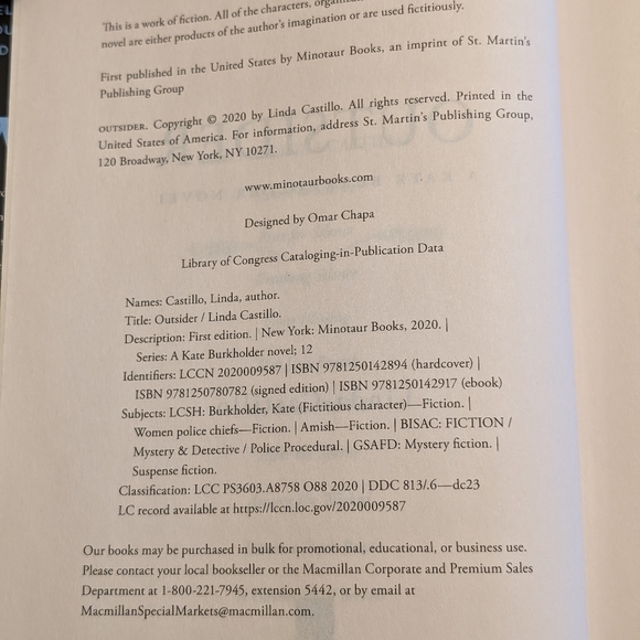 Outsider - Linda Castillo - Hardcover EUC - Picture 2 of 2